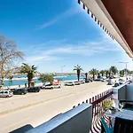 Avenida - Sunny Over The Marina Apartment