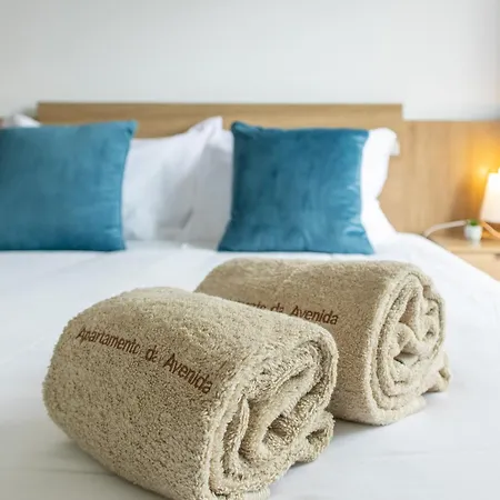 Avenida - Sunny Over The Marina 拉哥斯